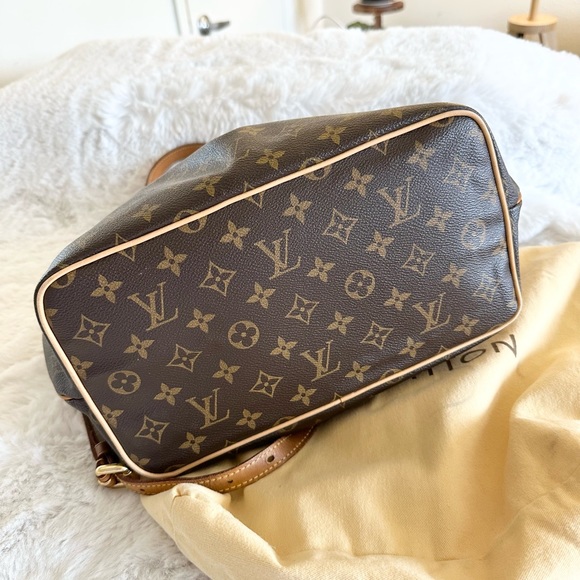 Louis Vuitton Monogram Canvas Palermo PM
Shoulder Bag. - Picture 3 of 9